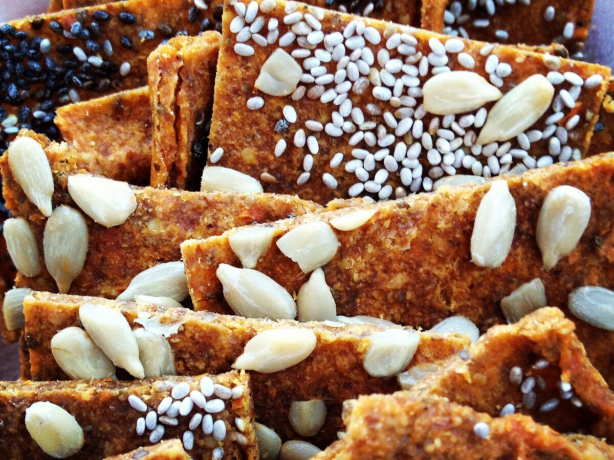 Recipe Savoury Almond Crackers Rohtopia Rohkost Ganzheitliches Wohlfuhlen