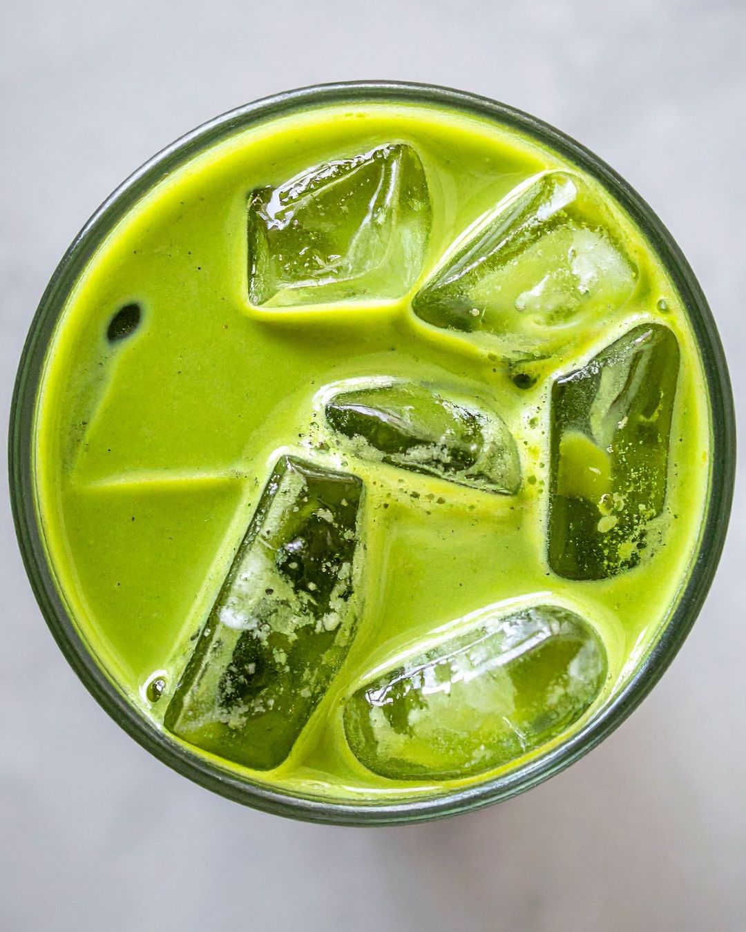Green Juice with Ice Cubes - Rohtopia