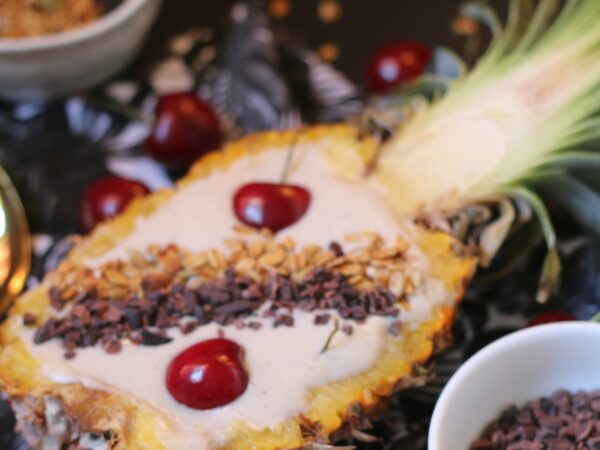 Smoothie Bowl - Pineapple Cherry Coconut Chocolate